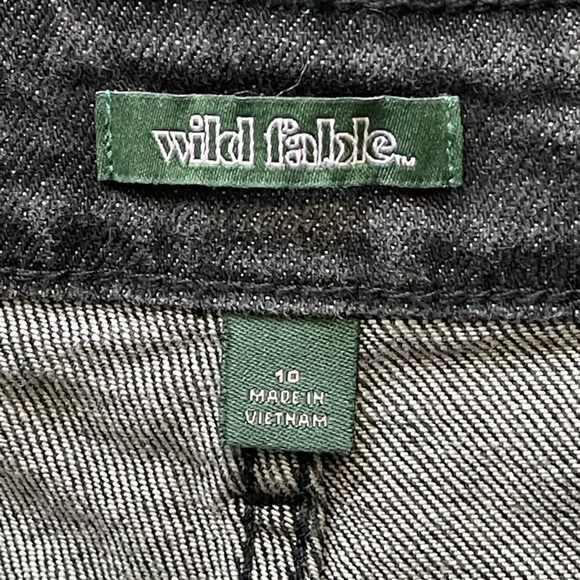 The color is like black and gray is brand new shorts and is size 10 - Picture 1 of 4